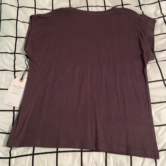Women’s bee kind t-shirt size small NWT - Picture 2 of 5